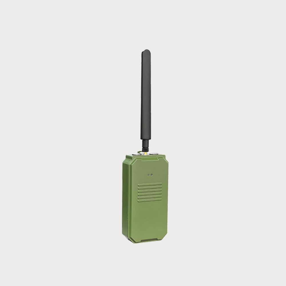 The portable full-range detection device is a high-performance drone detection tool. Its lightweight and portable design can cover a wide frequency band from 70MHz to 6000MHz